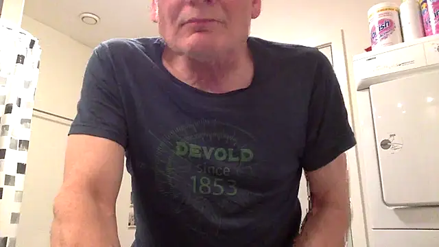 Snapshot of Parleg2 chatting on November 30, 10:54 pm Parleg2 online show from November 30, 10:54 pm