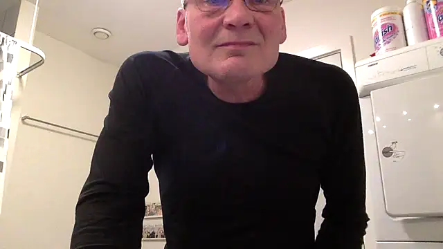 Snapshot of Parleg2 chatting on November 12, 7:18 pm Parleg2 online show from November 12, 7:18 pm