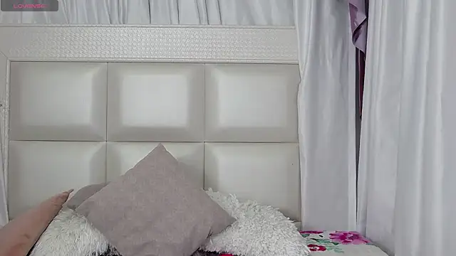 Snapshot of verosantana15 chatting on May 19, 12:26 am verosantana15 online show from May 19, 12:26 am