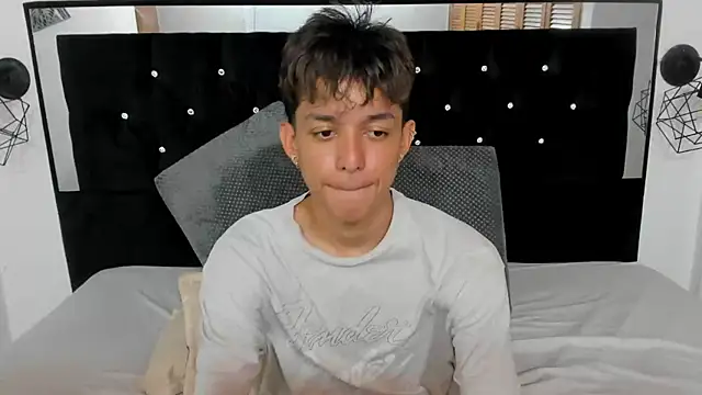 jisuscat online show from November 17, 8:46 pm