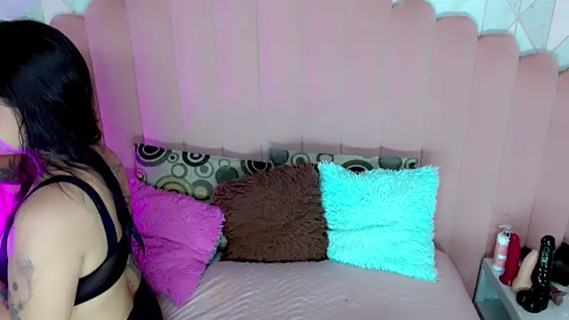 Carolaine01 online show from November 12, 4:33 pm