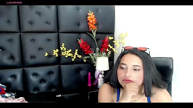 Carolaine01 online show from March 3, 10:10 pm