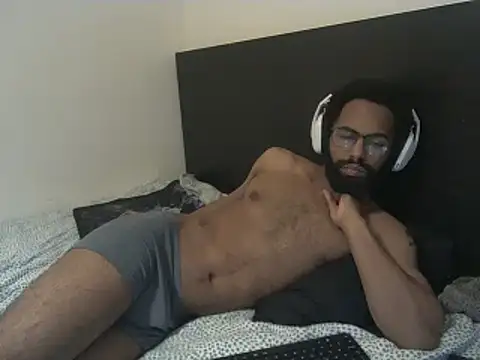 Snapshot of kevi_cocks chatting on February 9, 1:22 am kevi cocks online show from February 9, 1:22 am