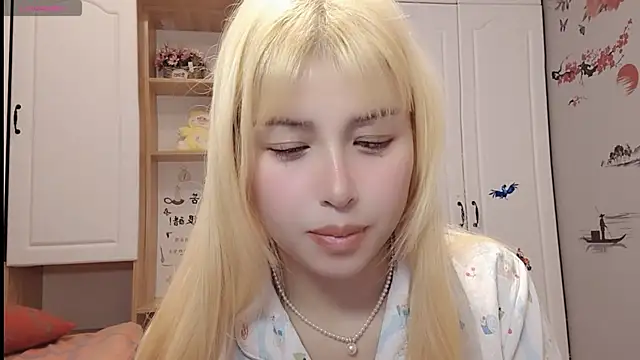 Snapshot of Lucky-xiuxiu chatting on February 24, 5:33 am Lucky-xiuxiu online show from February 24, 5:33 am