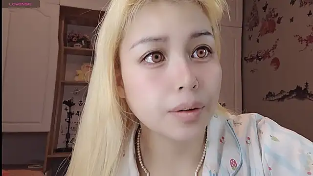 Snapshot of Lucky-xiuxiu chatting on February 25, 3:42 am Lucky-xiuxiu online show from February 25, 3:42 am