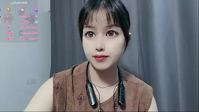 Snapshot of Lucky-xiuxiu chatting on October 18, 2:41 pm Lucky-xiuxiu online show from October 18, 2:41 pm