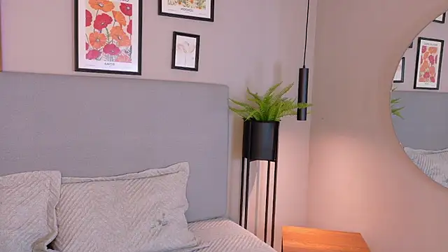 AbieHills online show from February 21, 11:45 am