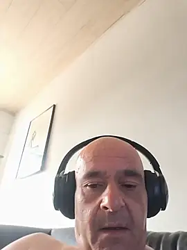 horndude187187 online show from July 13, 1:54 pm