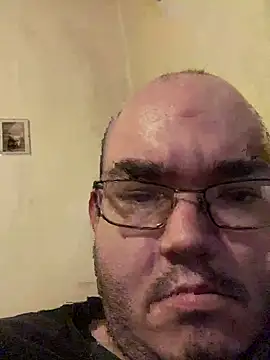 Snapshot of balint35 chatting on January 1, 5:22 pm balint35 online show from January 1, 5:22 pm