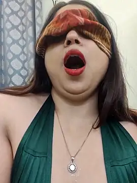 Snapshot of shreya1765 chatting on October 22, 11:42 am shreya1765 online show from October 22, 11:42 am