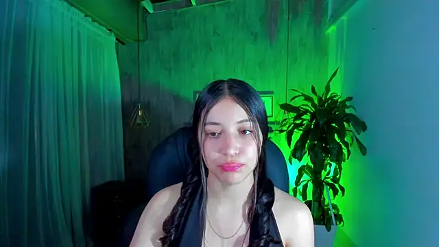 Snapshot of Brittany__18 chatting on January 14, 7:32 pm Brittany 18 online show from January 14, 7:32 pm