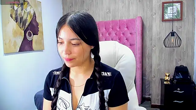 Snapshot of Brittany__18 chatting on January 19, 6:32 pm Brittany 18 online show from January 19, 6:32 pm