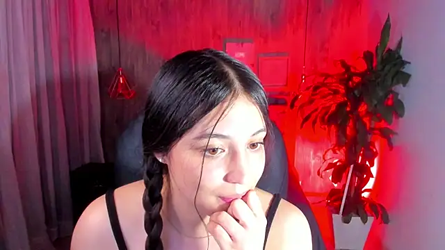 Snapshot of Brittany__18 chatting on January 13, 9:42 pm Brittany 18 online show from January 13, 9:42 pm