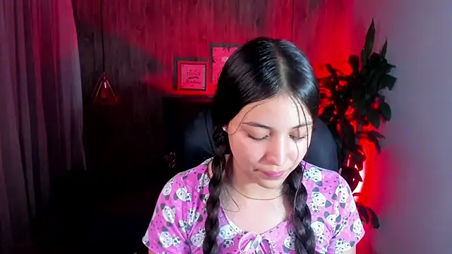Snapshot of Brittany__18 chatting on January 12, 10:33 pm Brittany 18 online show from January 12, 10:33 pm
