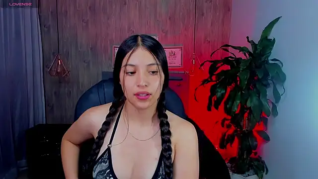Snapshot of Brittany__18 chatting on February 6, 7:51 pm Brittany 18 online show from February 6, 7:51 pm