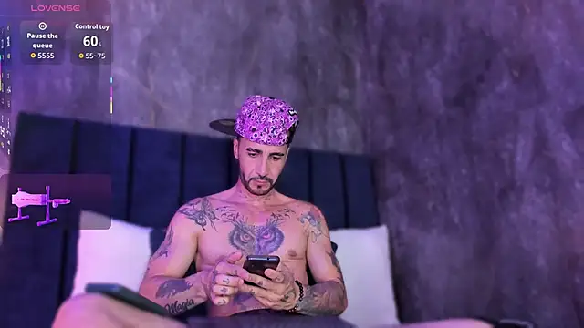 Lancelot Benwick online show from November 26, 8:31 pm