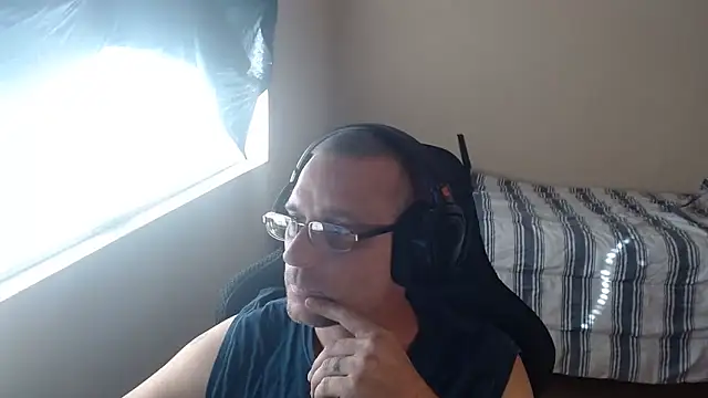 Snapshot of Dubesnackes chatting on November 4, 8:56 pm Dubesnackes online show from November 4, 8:56 pm