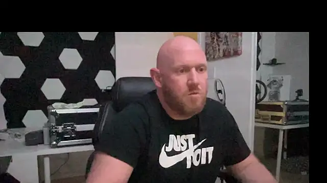 Snapshot of ozmit chatting on January 24, 4:27 am ozmit online show from January 24, 4:27 am