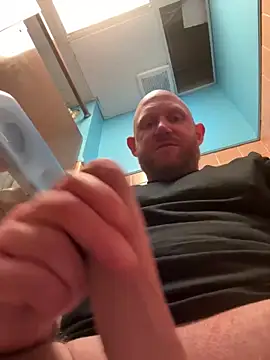 Snapshot of ozmit chatting on January 27, 11:54 pm ozmit online show from January 27, 11:54 pm