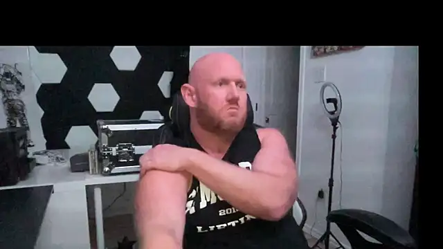 Snapshot of ozmit chatting on January 28, 5:54 am ozmit online show from January 28, 5:54 am