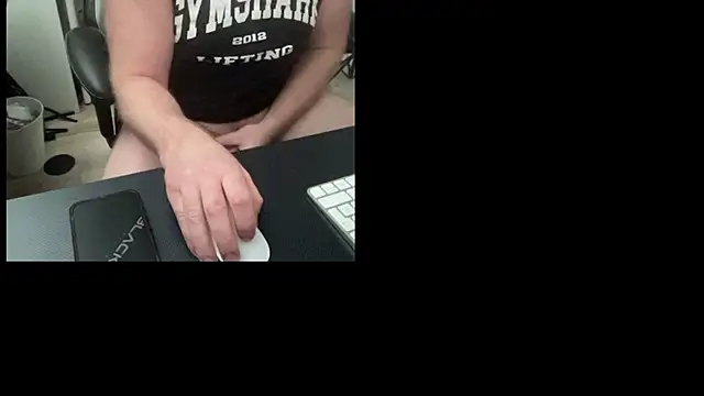 Snapshot of ozmit chatting on January 11, 4:14 pm ozmit online show from January 11, 4:14 pm