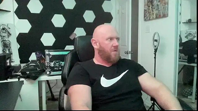 Snapshot of ozmit chatting on January 4, 4:54 pm ozmit online show from January 4, 4:54 pm