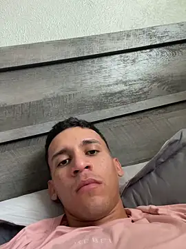 Snapshot of leisurelycriminal chatting on December 17, 6:02 pm leisurelycriminal online show from December 17, 6:02 pm