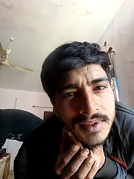 Snapshot of MAGNETICDADDY8 chatting on November 28, 8:14 am MAGNETICDADDY8 online show from November 28, 8:14 am