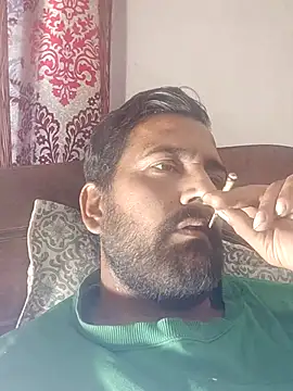 Snapshot of MAGNETICDADDY8 chatting on December 1, 2:56 am MAGNETICDADDY8 online show from December 1, 2:56 am