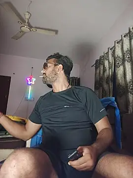 Snapshot of MAGNETICDADDY8 chatting on November 12, 5:06 pm MAGNETICDADDY8 online show from November 12, 5:06 pm