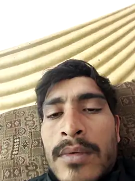 Snapshot of MAGNETICDADDY8 chatting on November 27, 8:09 pm MAGNETICDADDY8 online show from November 27, 8:09 pm