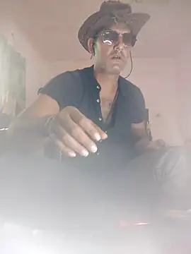 Snapshot of MAGNETICDADDY8 chatting on October 22, 8:36 am MAGNETICDADDY8 online show from October 22, 8:36 am