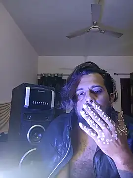 Snapshot of MAGNETICDADDY8 chatting on January 4, 4:54 am MAGNETICDADDY8 online show from January 4, 4:54 am
