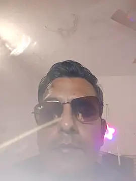 Snapshot of MAGNETICDADDY8 chatting on October 20, 10:21 pm MAGNETICDADDY8 online show from October 20, 10:21 pm