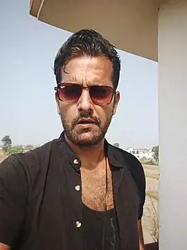 Snapshot of MAGNETICDADDY8 chatting on November 2, 5:56 am MAGNETICDADDY8 online show from November 2, 5:56 am