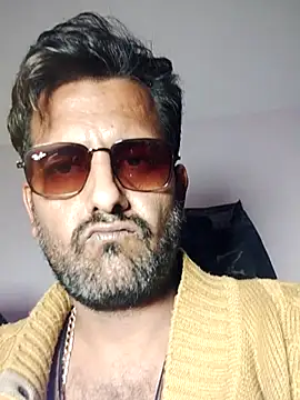 Snapshot of MAGNETICDADDY8 chatting on November 9, 5:44 am MAGNETICDADDY8 online show from November 9, 5:44 am