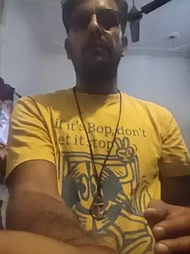 Snapshot of MAGNETICDADDY8 chatting on October 31, 8:44 am MAGNETICDADDY8 online show from October 31, 8:44 am