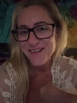 Snapshot of RoxytheBluepill chatting on January 11, 7:59 pm RoxytheBluepill online show from January 11, 7:59 pm