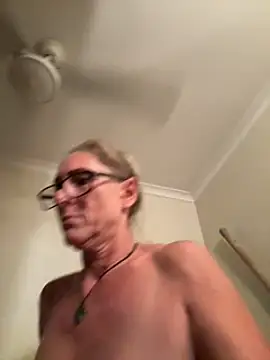 Snapshot of RoxytheBluepill chatting on January 3, 4:06 pm RoxytheBluepill online show from January 3, 4:06 pm