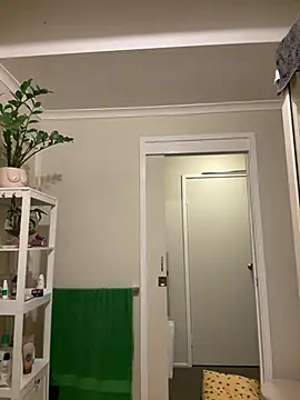 Snapshot of RoxytheBluepill chatting on January 14, 9:45 am RoxytheBluepill online show from January 14, 9:45 am