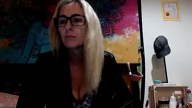 Snapshot of RoxytheBluepill chatting on January 11, 4:57 pm RoxytheBluepill online show from January 11, 4:57 pm