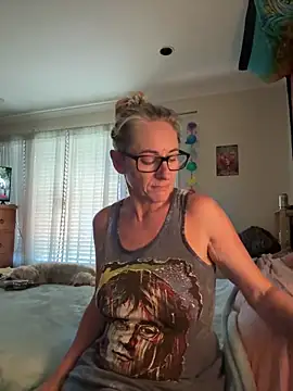 Snapshot of RoxytheBluepill chatting on January 17, 4:06 am RoxytheBluepill online show from January 17, 4:06 am