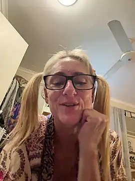 Snapshot of RoxytheBluepill chatting on January 17, 4:57 pm RoxytheBluepill online show from January 17, 4:57 pm