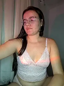 Snapshot of camillebr chatting on May 14, 12:29 am camillebr online show from May 14, 12:29 am