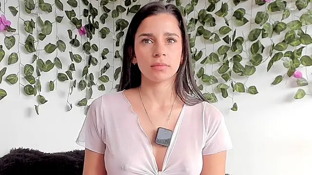 Laurensmith9 online show from April 21, 1:50 pm