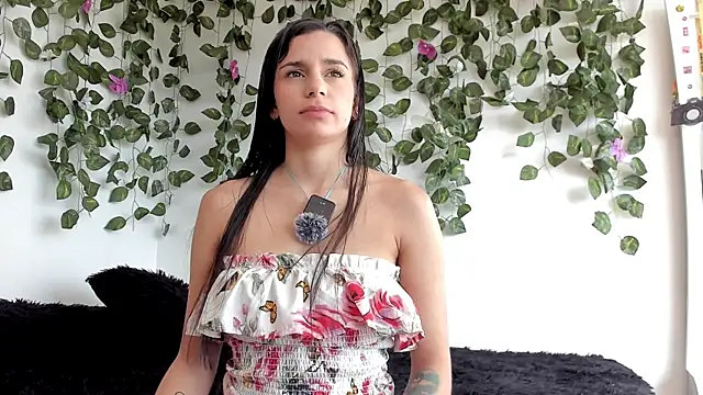 Laurensmith9 online show from March 14, 1:28 pm