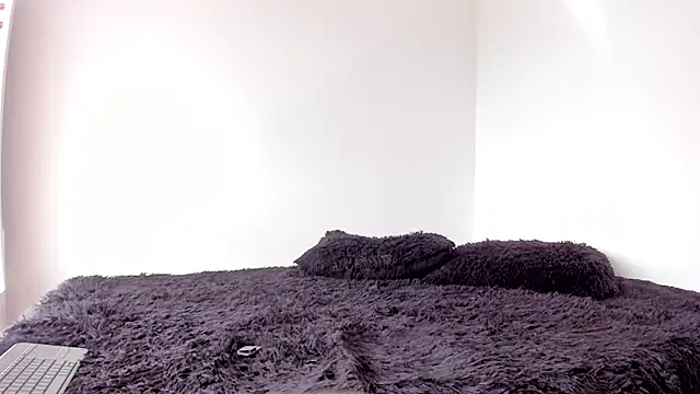 Laurensmith9 online show from January 14, 1:59 pm