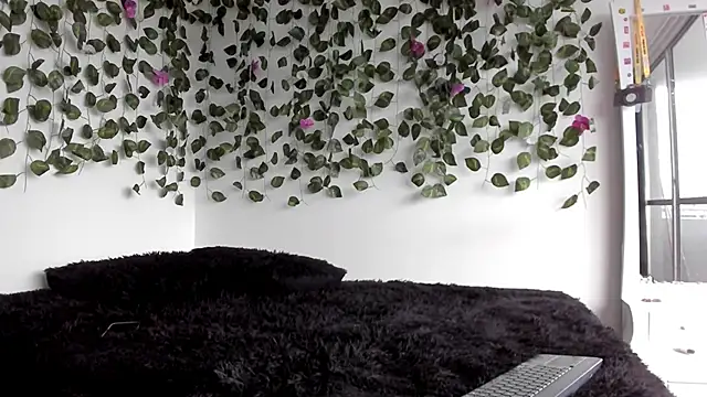 Laurensmith9 online show from March 8, 12:52 pm