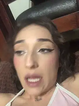 Snapshot of NickiYoung chatting on January 26, 9:40 am NickiYoung online show from January 26, 9:40 am