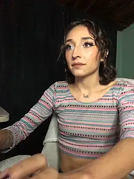 Snapshot of NickiYoung chatting on January 31, 6:57 am NickiYoung online show from January 31, 6:57 am